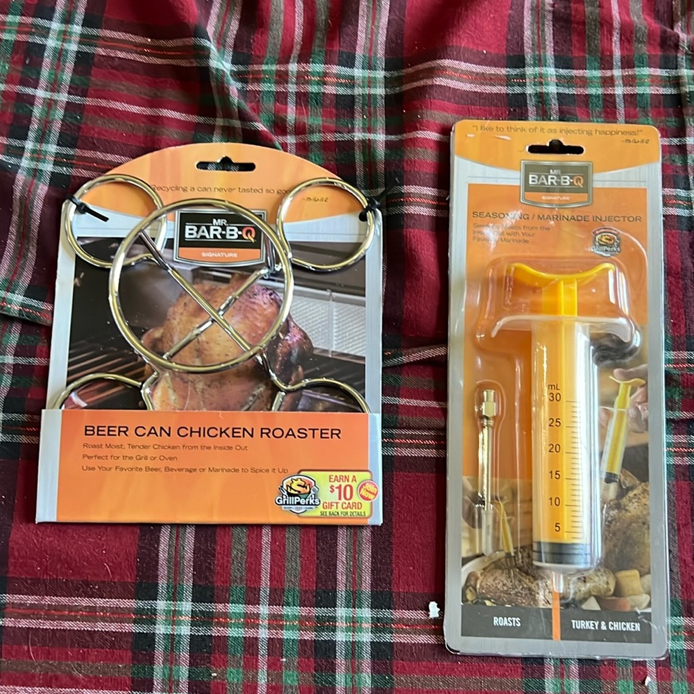 NWT set of 2 grilling accessories BEER CAN CHICKEN ROASTER AND MARINADE INJECTOR